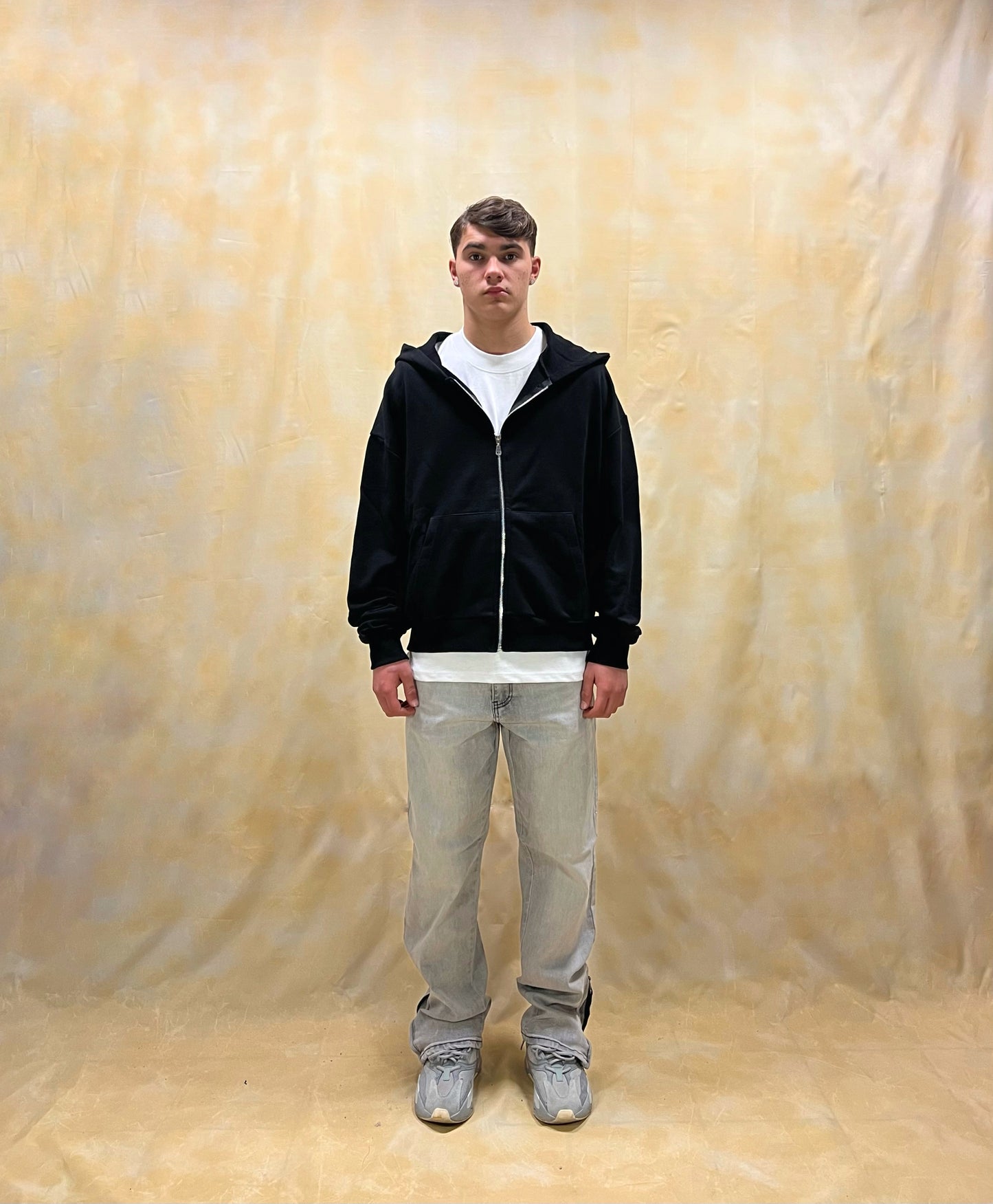 FELPA BOXY CROPPED FIT NERA CON CAPPUCCIO E CERNIERA