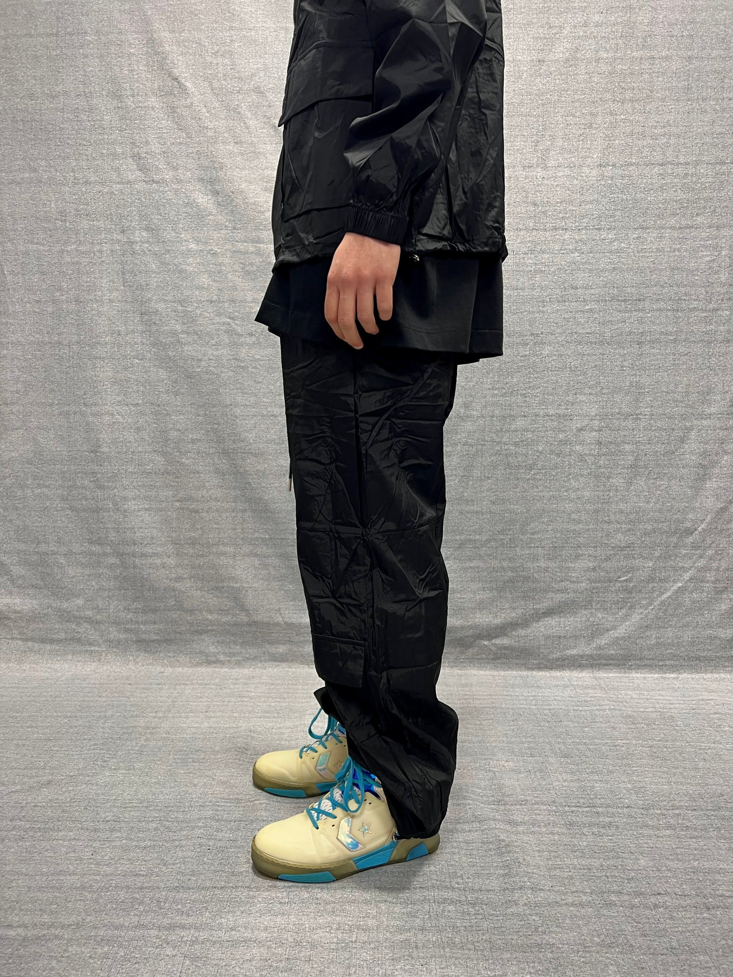COORDINATO CARGO RELAXED FIT NERO IN TESSUTO TECNICO CON TASCHE UTILITY