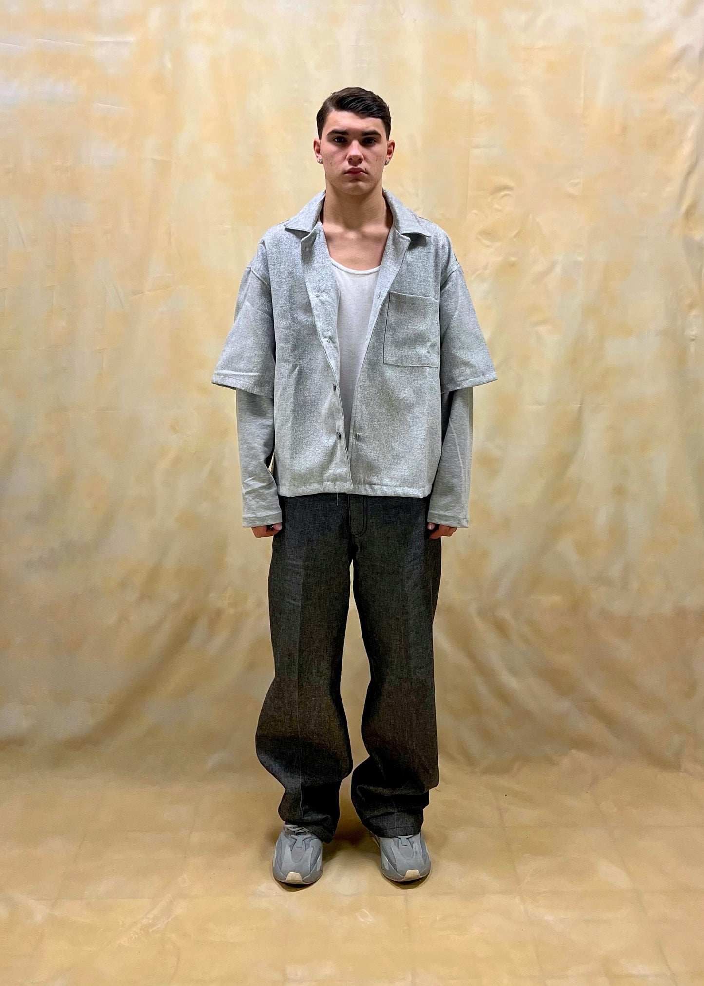 CAMICIA BOXY CROPPED FIT GRIGIO MÉLANGE CON DOPPIA MANICA