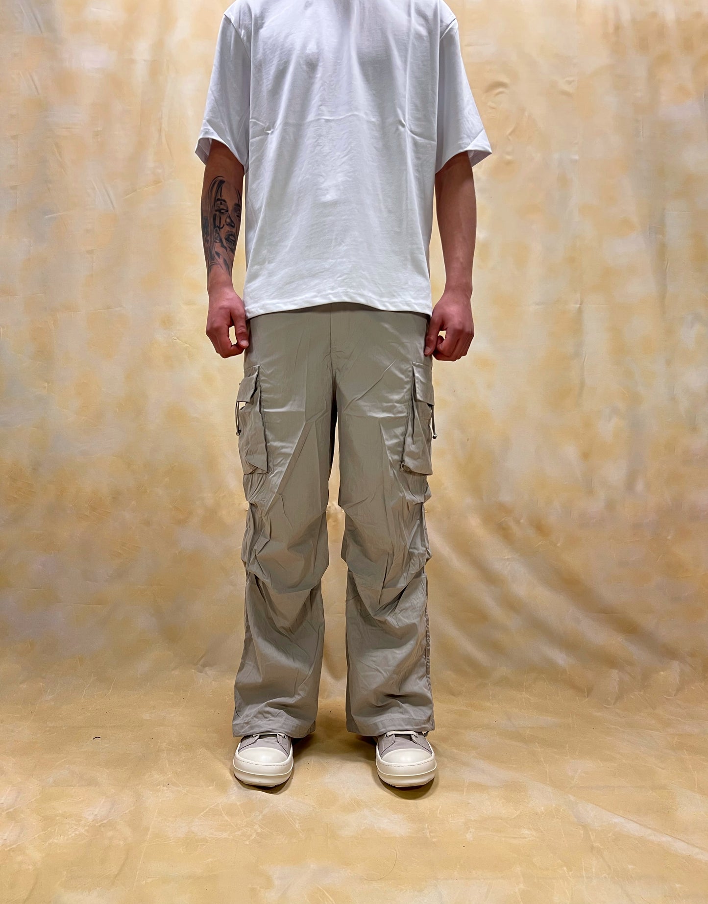 COORDINATO RELAXED FIT GRIGIO PIETRA CON TASCHE UTILITY