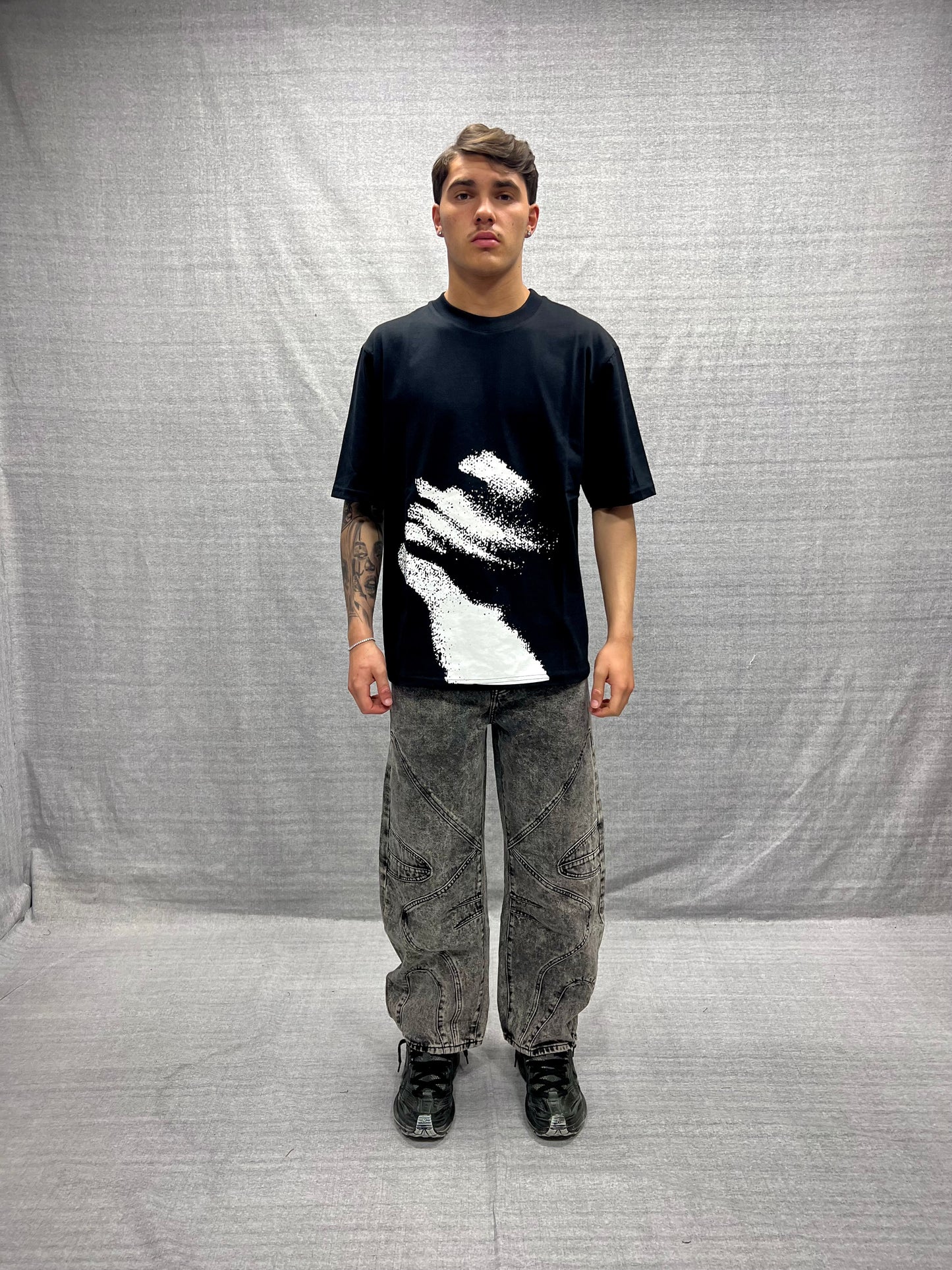 T-SHIRT BOXY FIT NERA CON STAMPA GRAFICA
