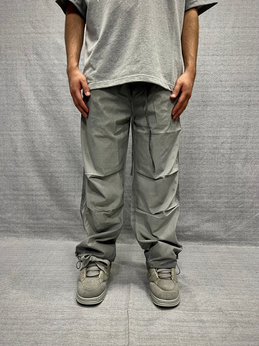 PANTALONI PARACHUTE RELAXED FIT GRIGI IN TESSUTO TECNICO EFFETTO SLAVATO