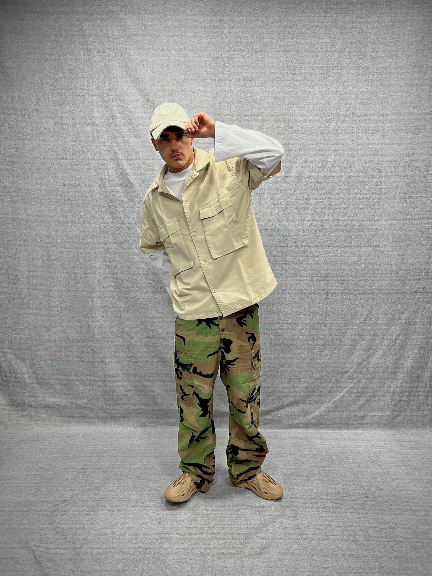 CAMICIA BOXY FIT BEIGE CON TASCHE UTILITY