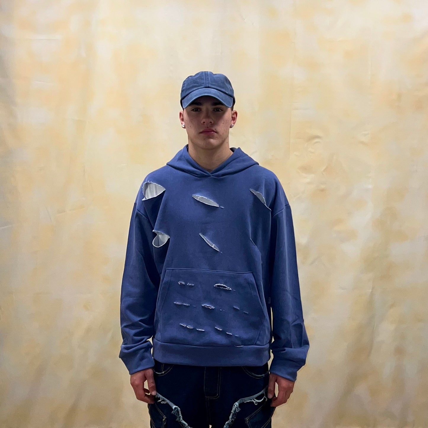 FELPA BOXY FIT BLU CON CAPPUCCIO LACERATA CON STAMPA