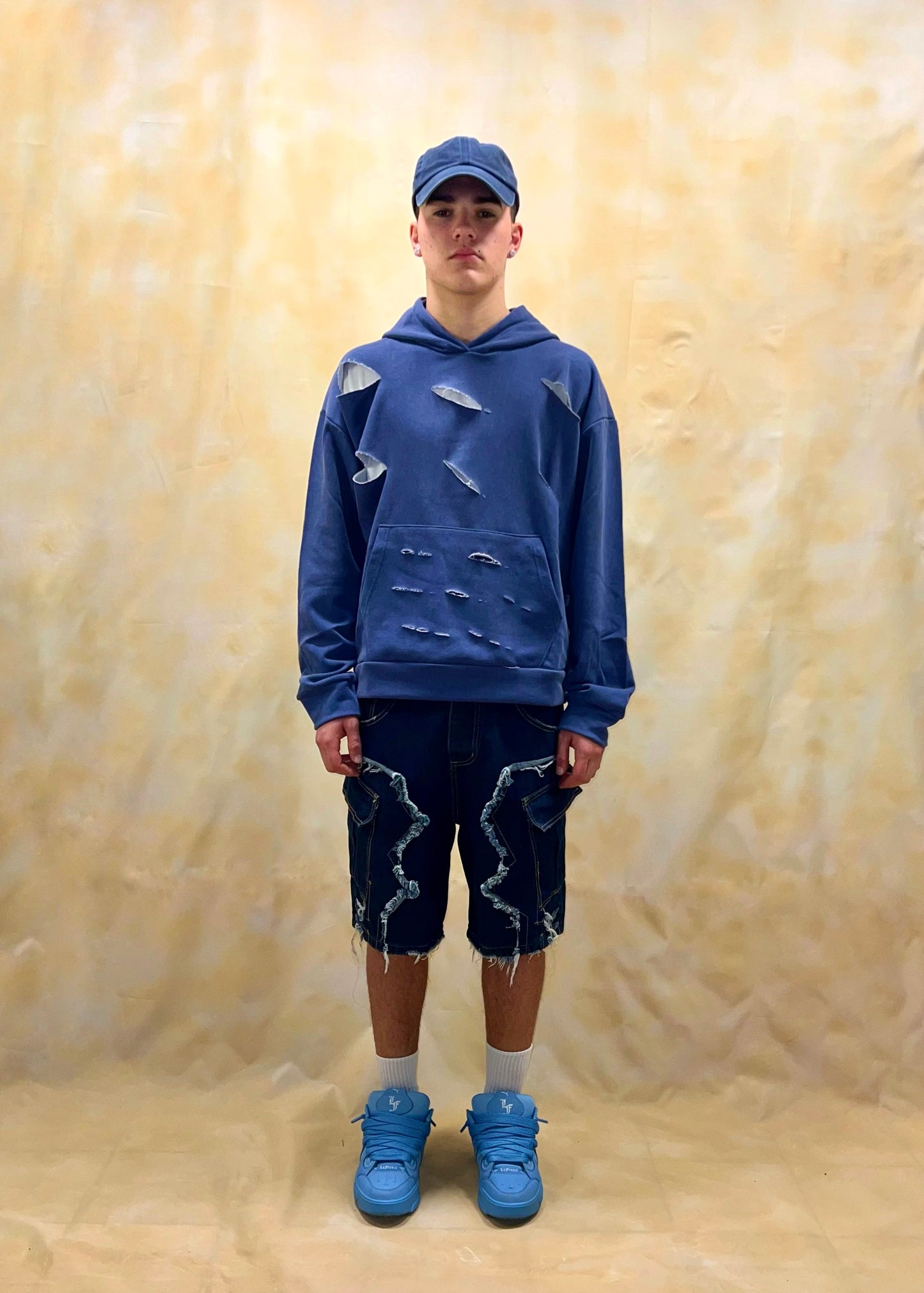 FELPA BOXY FIT BLU CON CAPPUCCIO LACERATA CON STAMPA