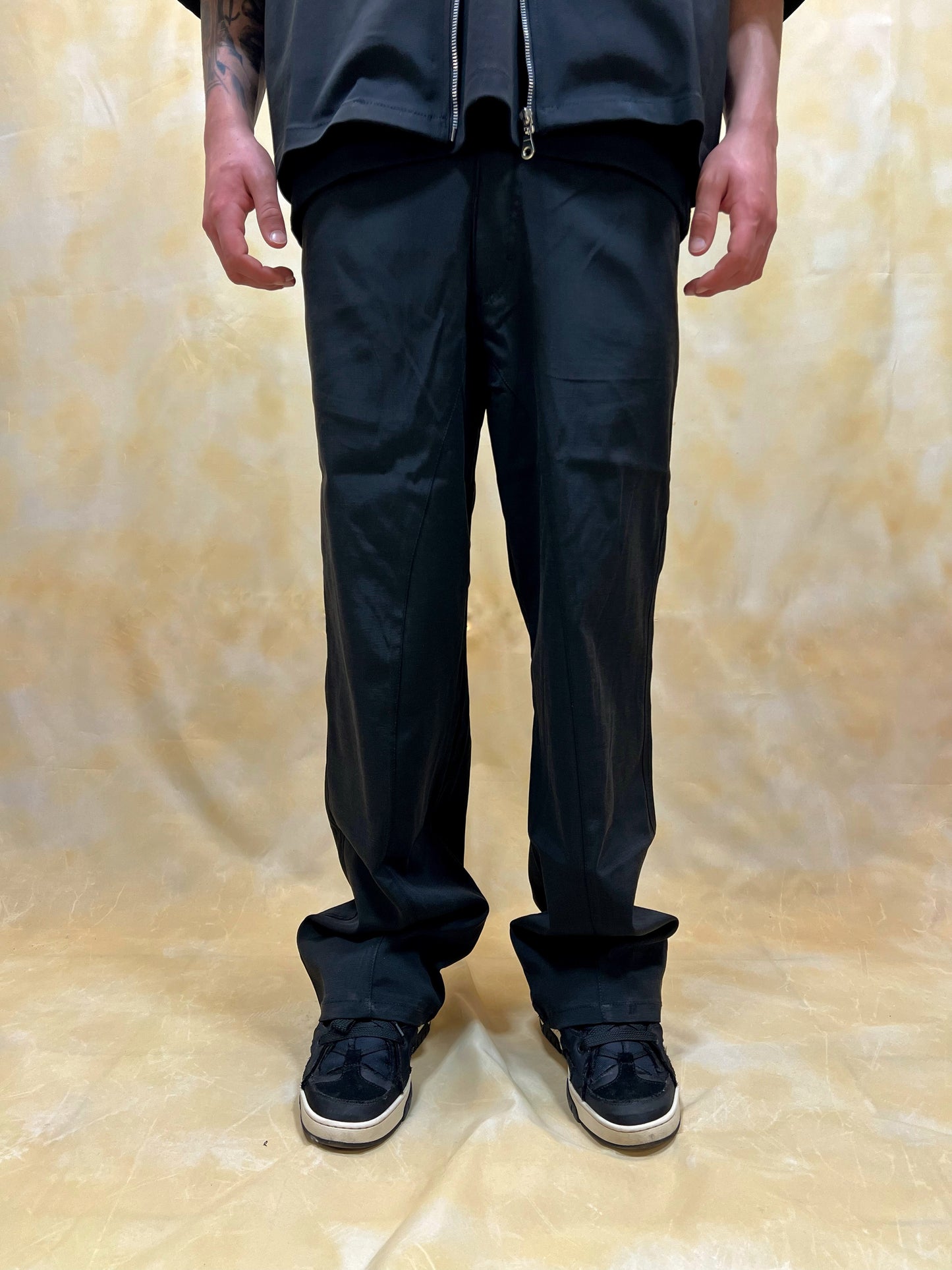 COORDINATO RELAXED FIT NERO CON RIVETTI IN COTONE MERCERIZZATO