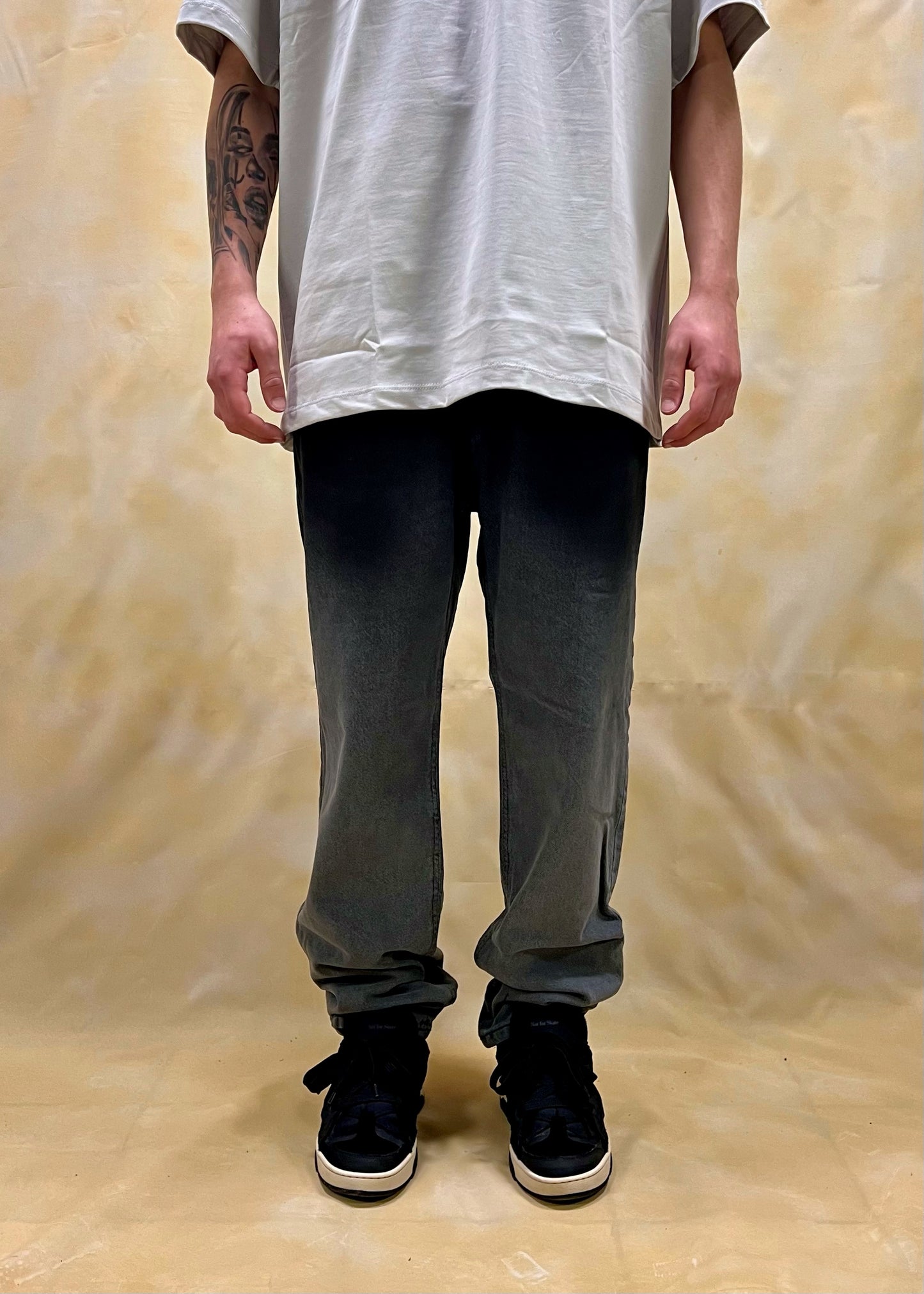 JEANS STRAIGHT FIT NERI LAVAGGIO STONE DÉGRADÉ