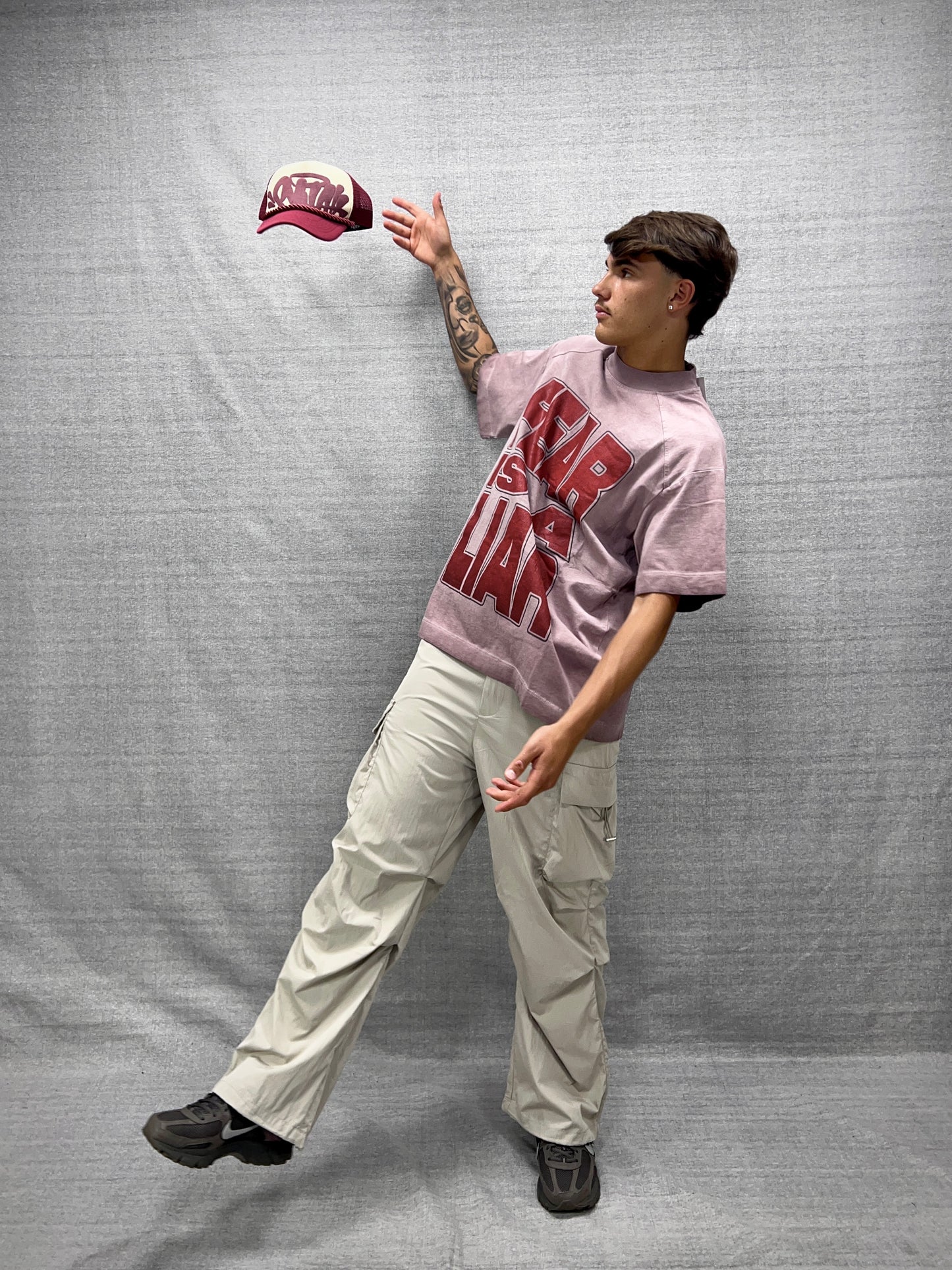 T-SHIRT BOXY FIT ROSA CON STAMPA GRAFICA SLAVATA