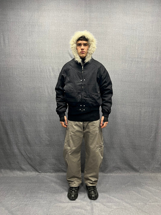 GIUBBINO BOMBER CROP FIT NERO CON TRAPUNTATO CAPPUCCIO CON PELLICCIA