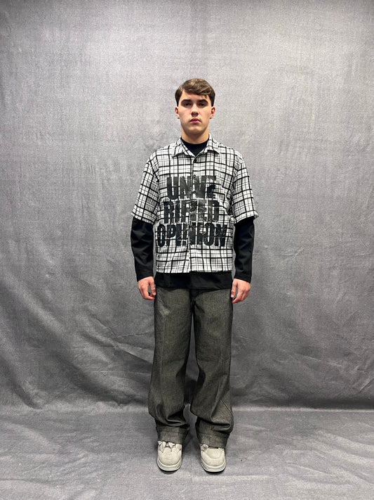 CAMICIA CROP FIT GRIGIA CON STRUTTURA A QUADRI CON STAMPA GRAFICA