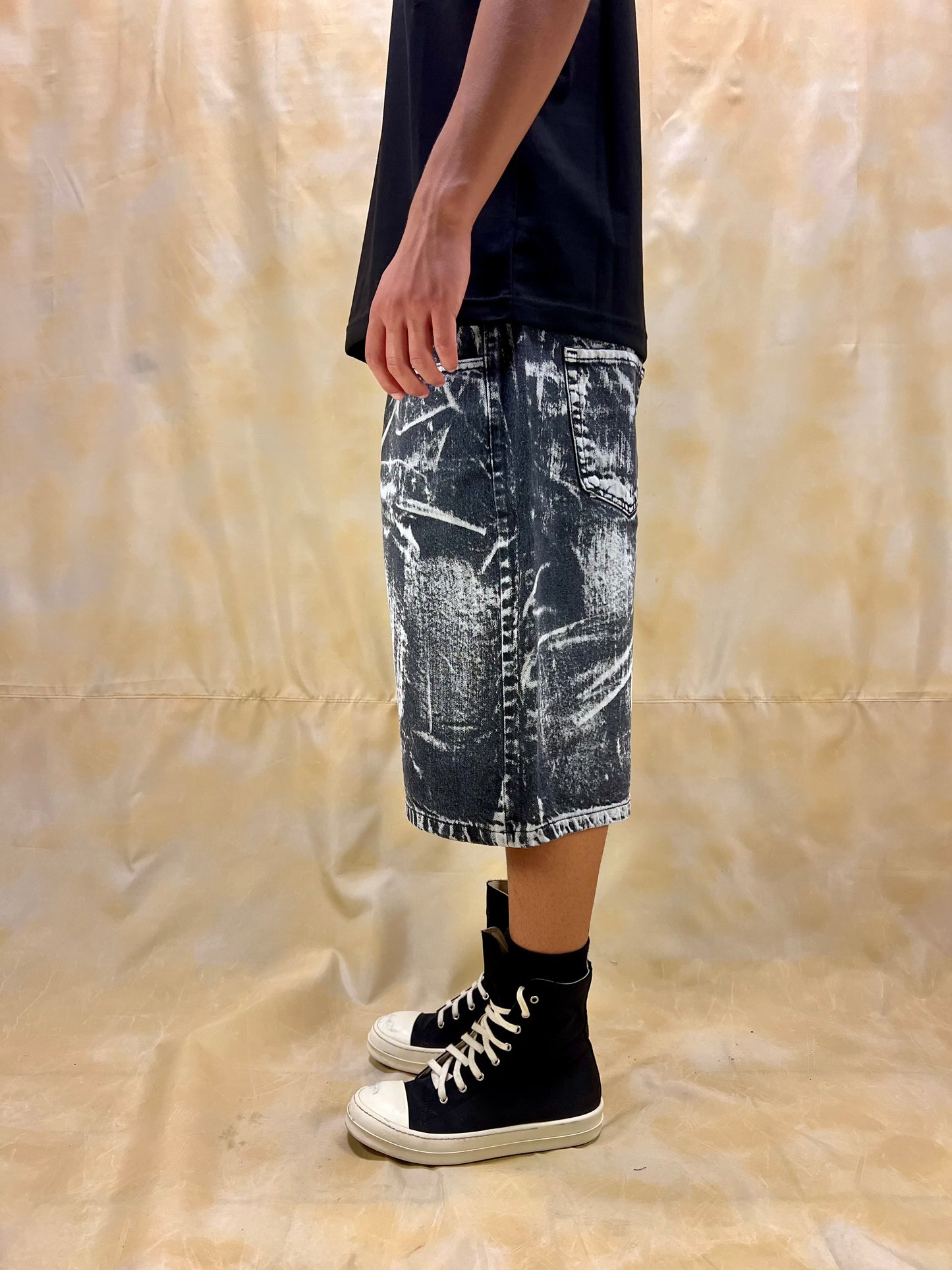 BERMUDA JORTS NERI CON STAMPA TROMPE L’ŒIL