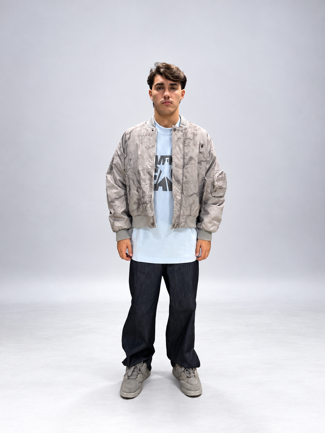 GIUBBINO BOMBER CROP FIT GRIGIO CON STAMPA ALL OVER