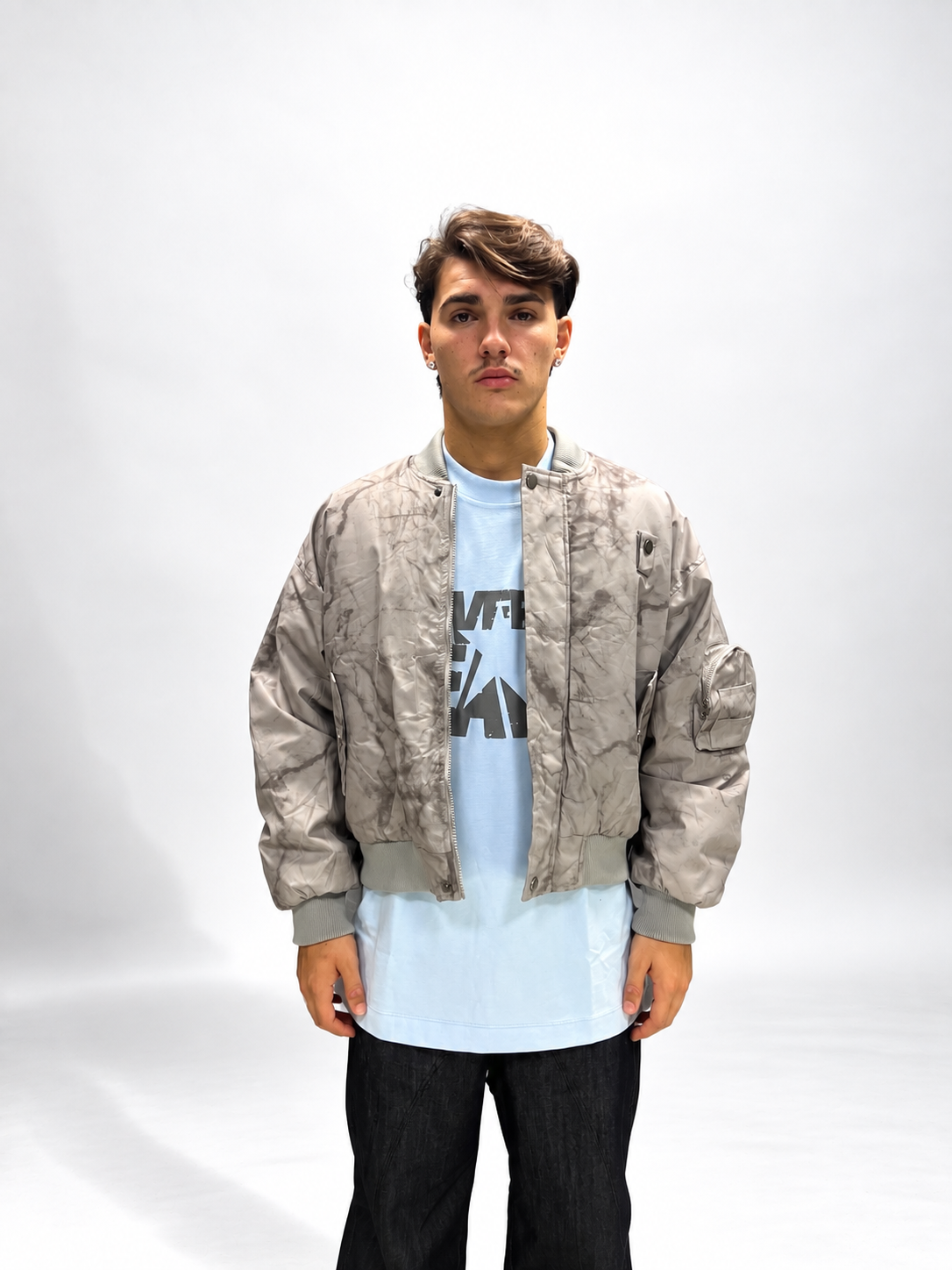 GIUBBINO BOMBER CROP FIT GRIGIO CON STAMPA ALL OVER