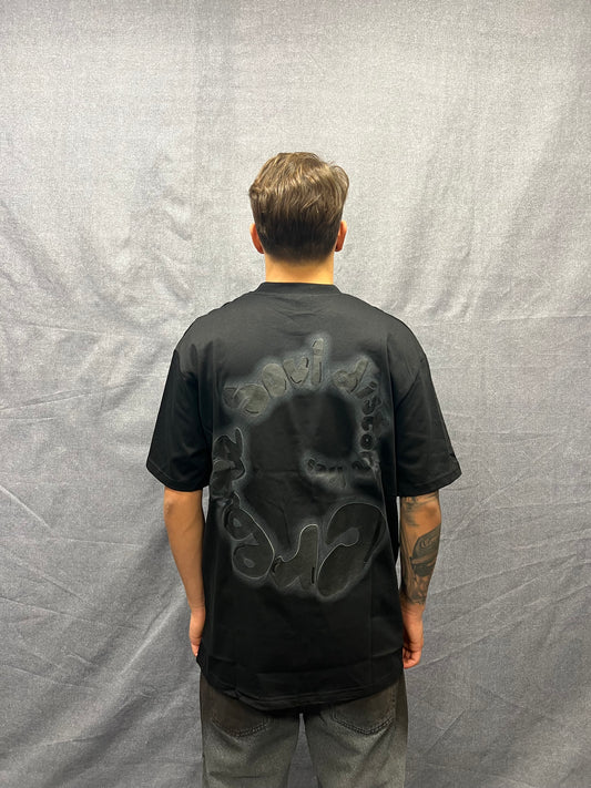 T-SHIRT BOXY FIT NERA CON STAMPA GRAFICA IN RILIEVO