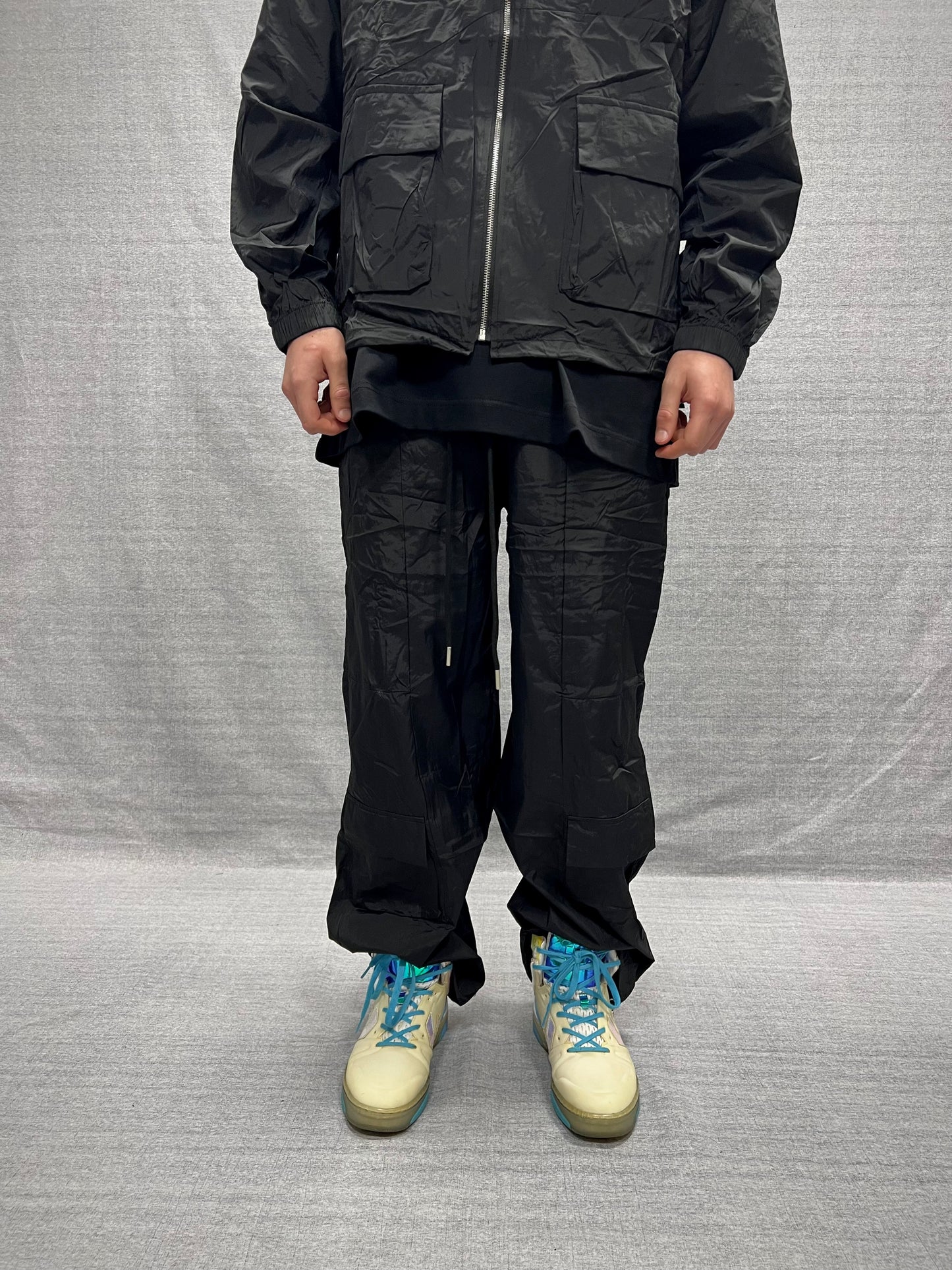 COORDINATO CARGO RELAXED FIT NERO IN TESSUTO TECNICO CON TASCHE UTILITY