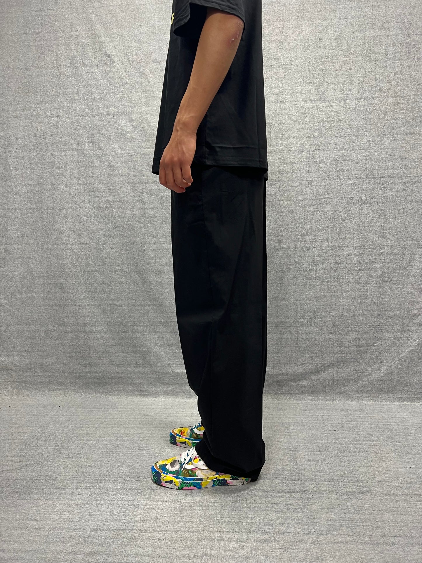 PANTALONI LOOSE FIT NERI CON VITA ELASTICIZZATA