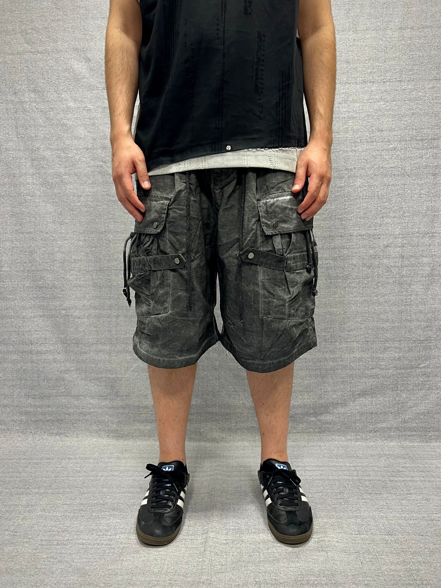 BERMUDA CARGO RELAXED FIT GRIGI IN TESSUTO TECNICO EFFETTO SLAVATO