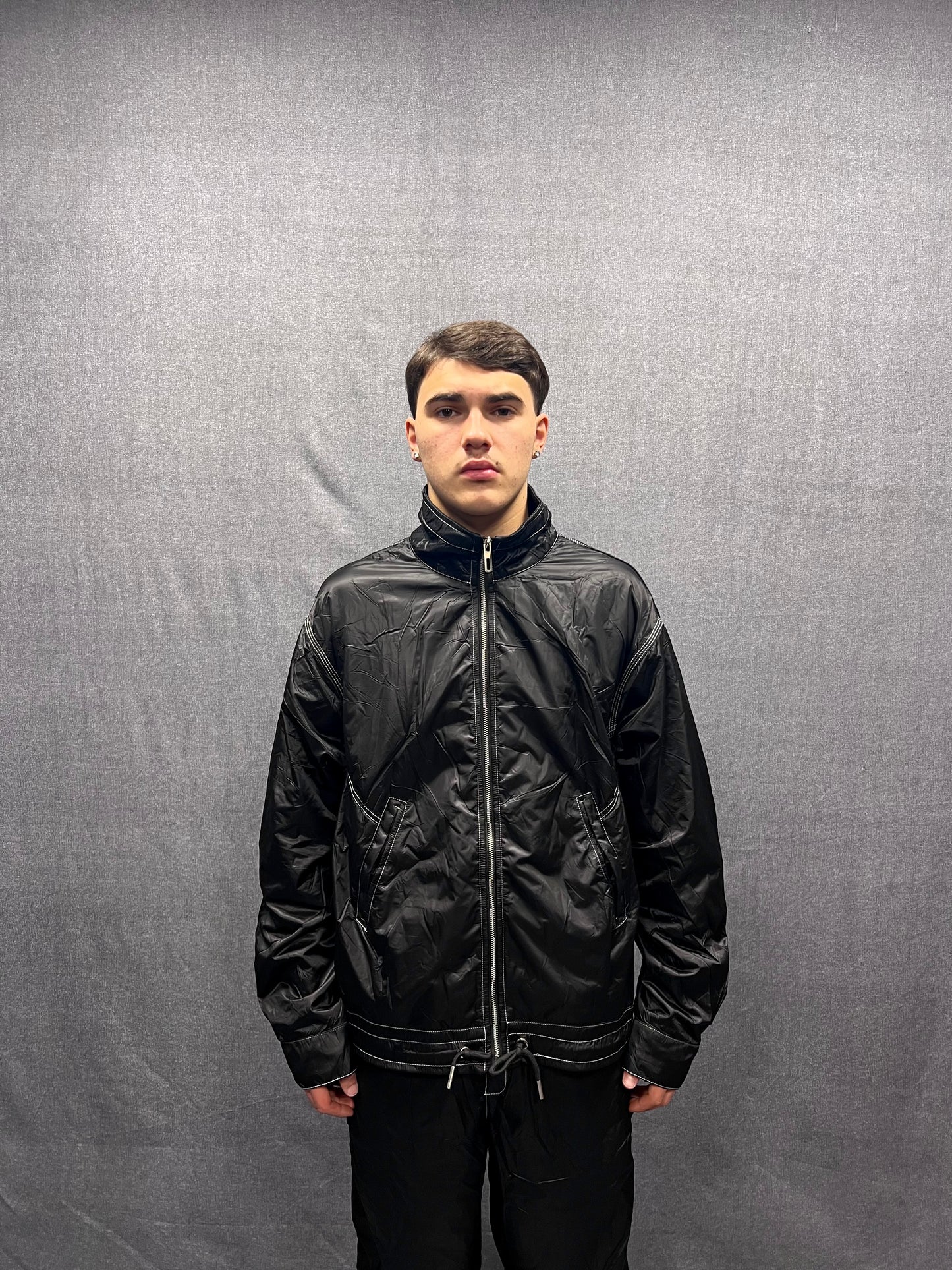 BLACK RELAXED FIT COORDINATED SET IN WAXED TECHNICAL FABRIC WITH CONTRAST STITCHING