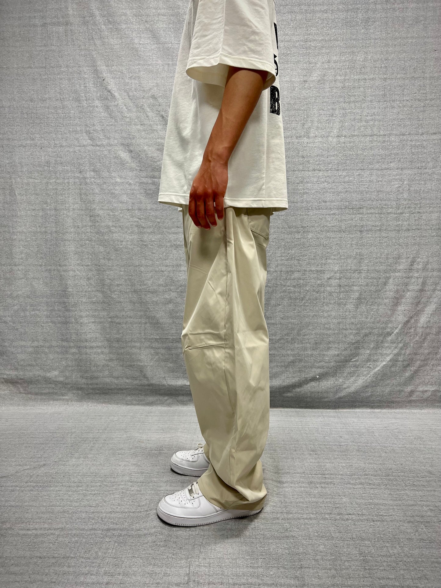 PANTALONI BALLOON FIT BEIGE CHIARO IN TESSUTO TECNICO