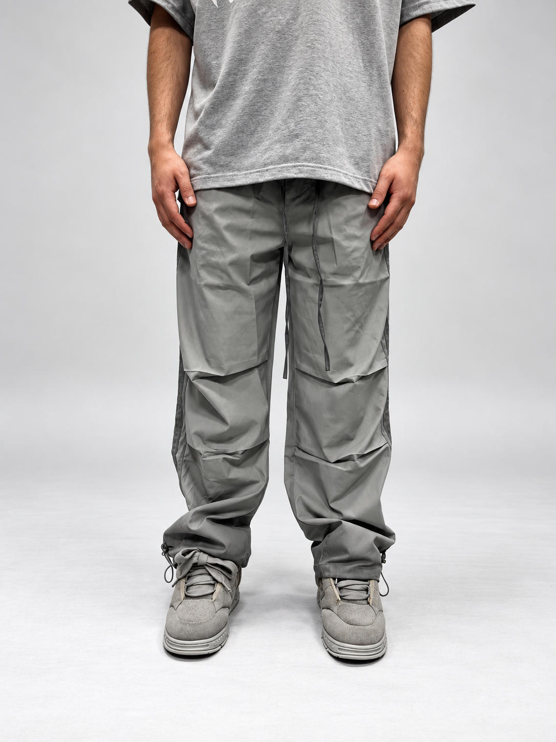 PANTALONI PARACHUTE RELAXED FIT GRIGI IN TESSUTO TECNICO EFFETTO SLAVATO