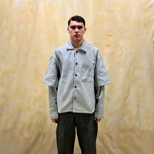 CAMICIA BOXY CROPPED FIT GRIGIO MÉLANGE CON DOPPIA MANICA