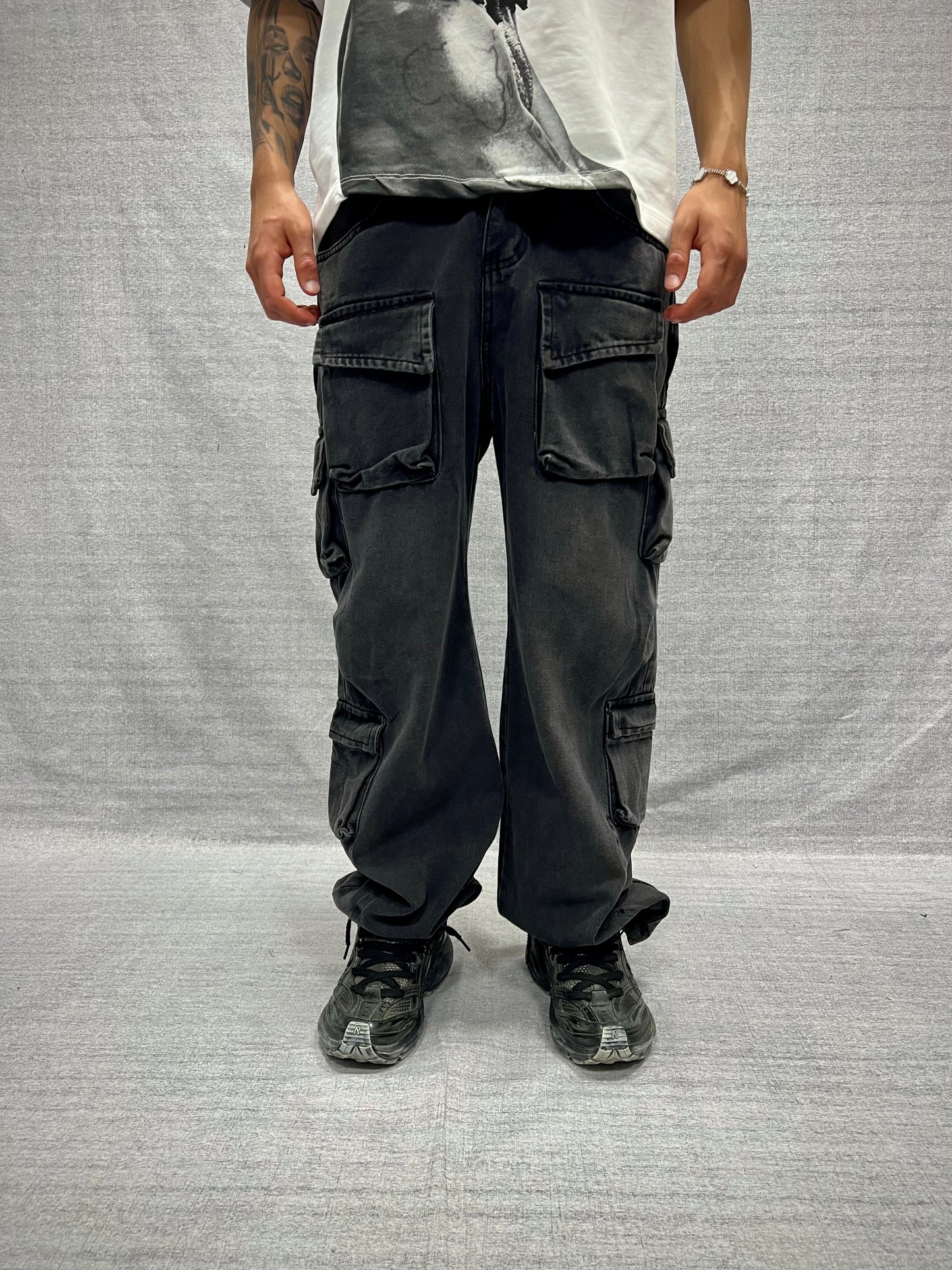 BLACK STONE WASH BAGGY FIT PARACHUTE CARGO JEANS