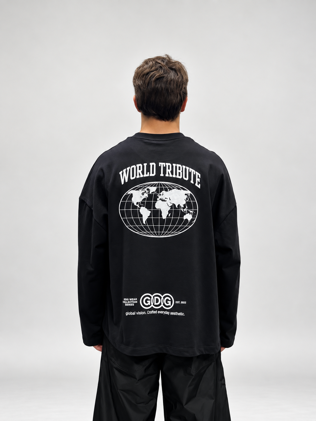 T-SHIRT LONGSLEEVE BOXY FIT NERA CON STAMPA GRAFICA