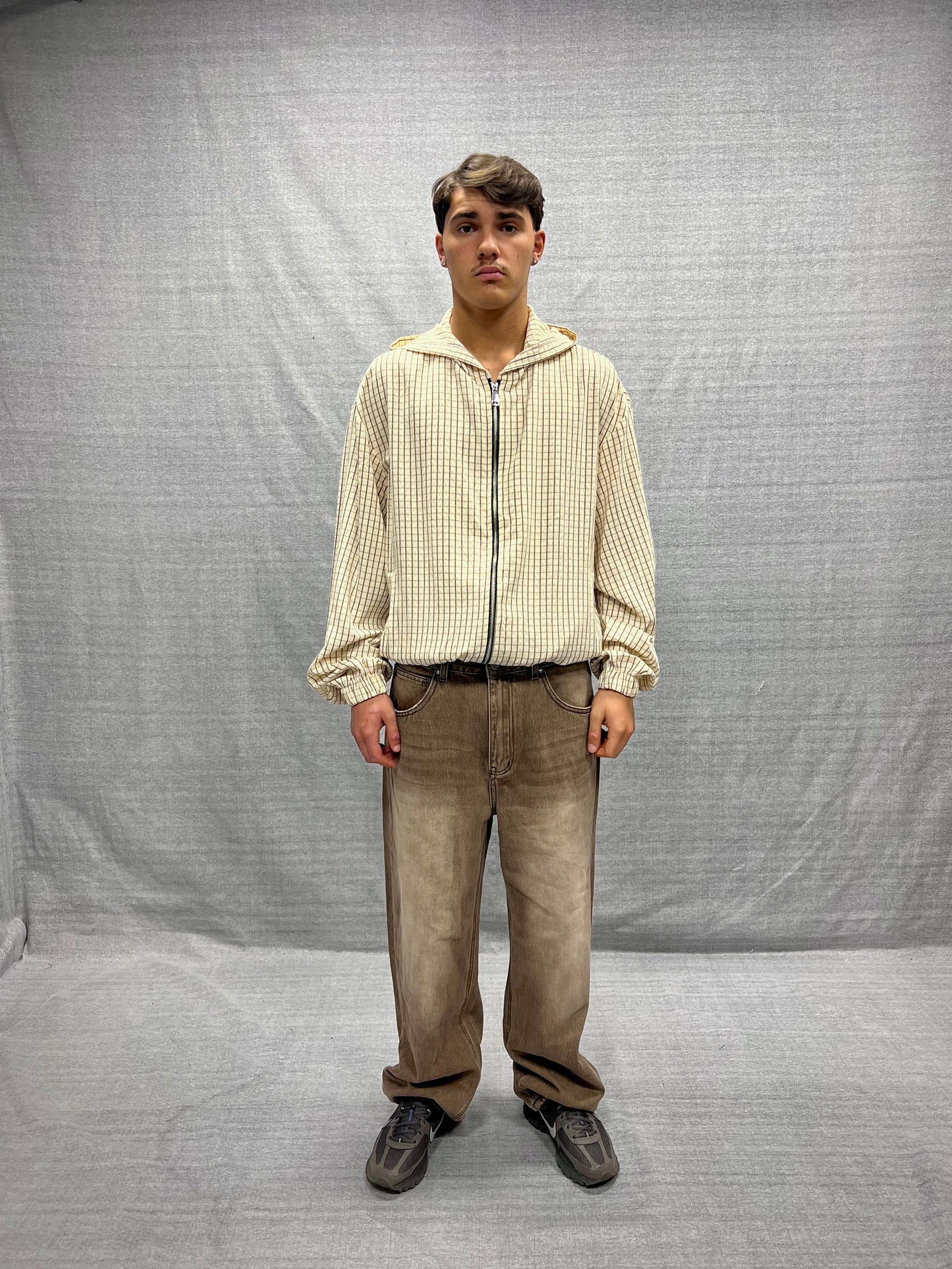 GIUBBINO CROP FIT BEIGE CON STRUTTURA A QUADRI CON CAPPUCCIO