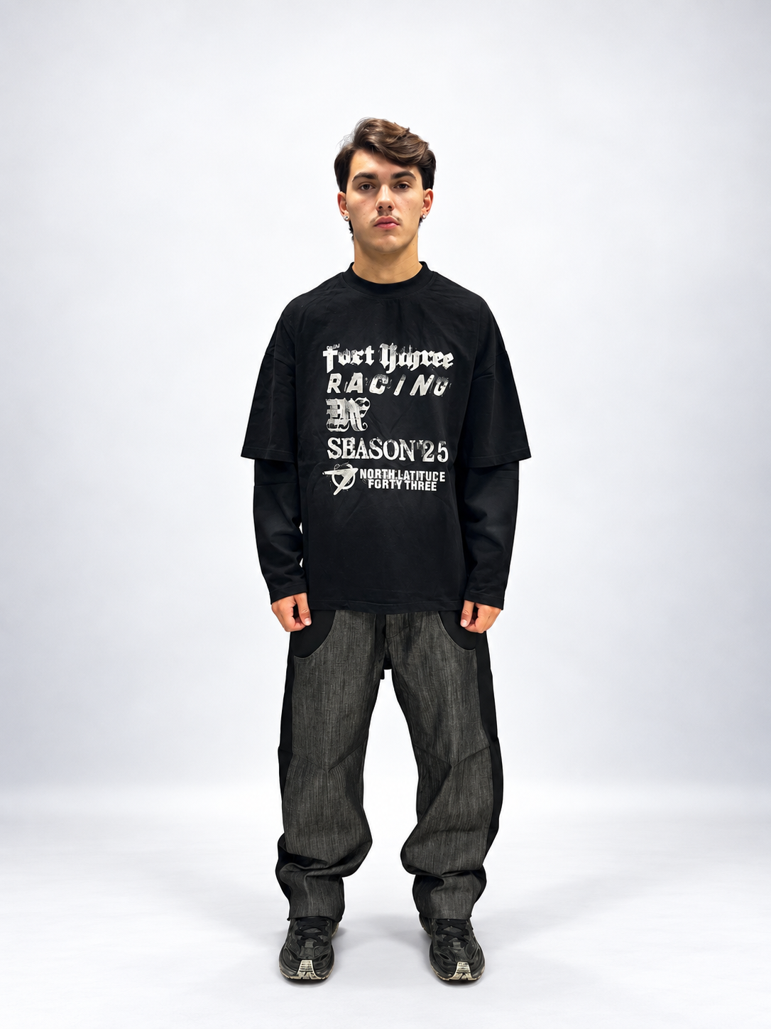 T-SHIRT LONGSLEEVE BOXY FIT NERA CON STAMPA GRAFICA DTG