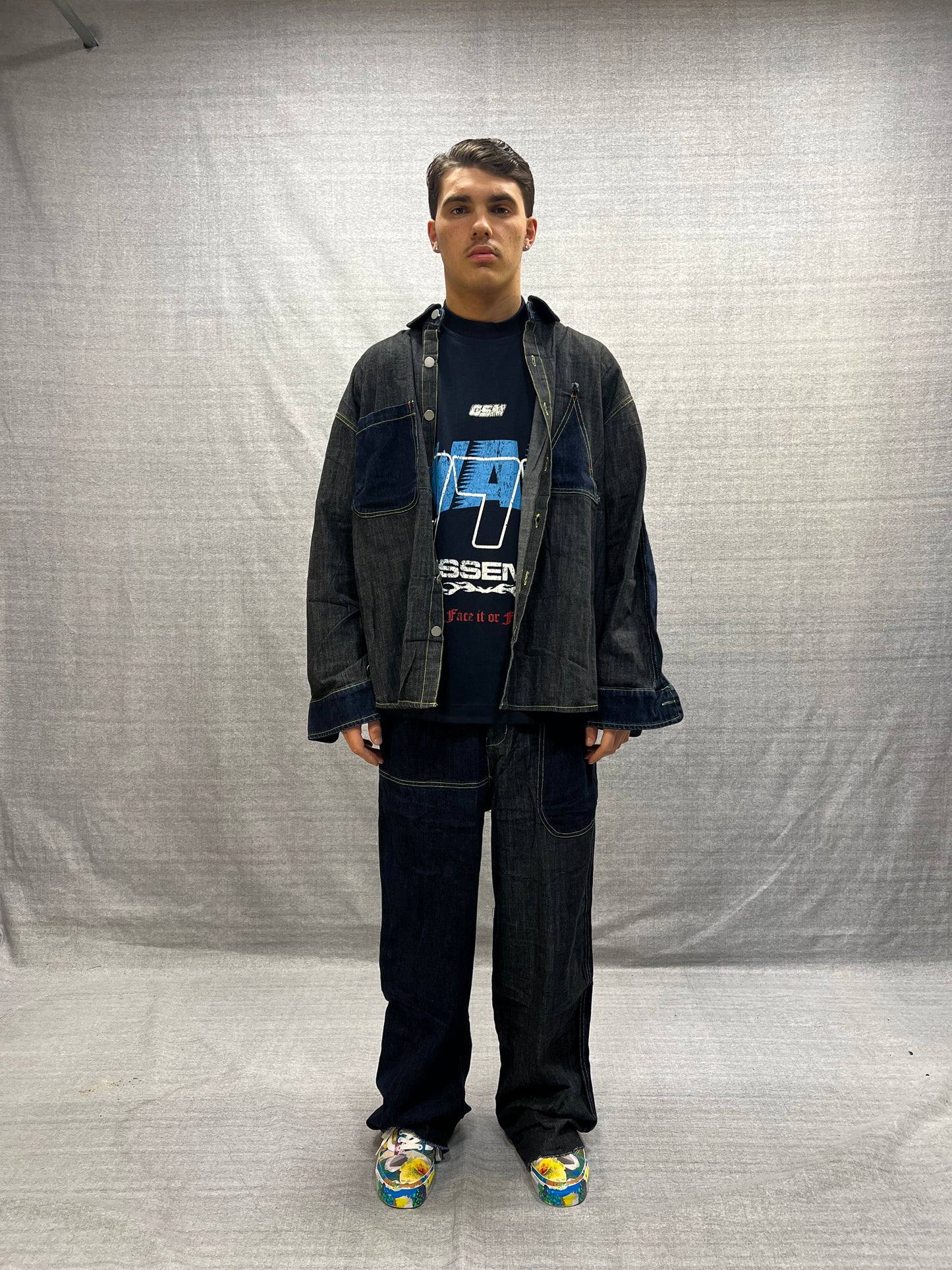 COORDINATO RELAXED FIT BLU INDACO SCURO E GRIGIO IN DENIM LAVAGGIO ZERO