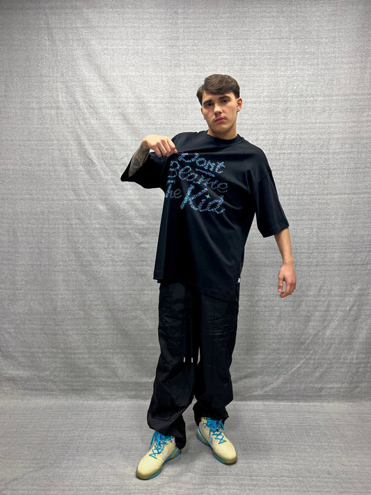 T-SHIRT BOXY FIT NERA CON STAMPA GRAFICA IN RILIEVO