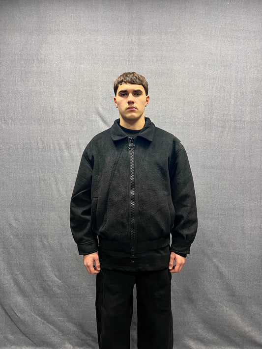 GIUBBINO BOMBER CROP FIT NERO CON CERNIERA GRANDE IMBOTTITO IN TESSUTO