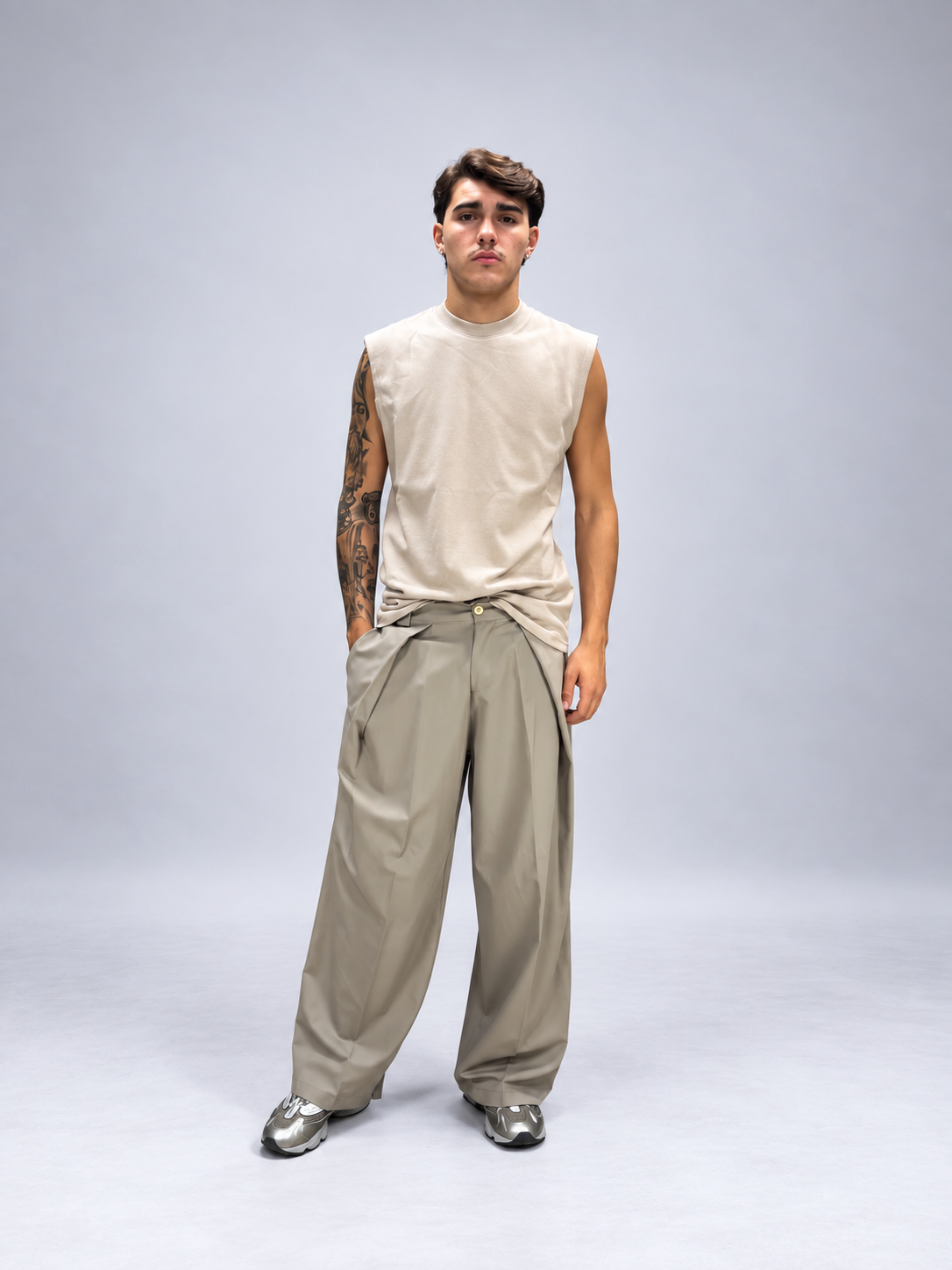 PANTALONI LOOSE FIT TORTORA CON VITA ELASTICIZZATA E PINCE