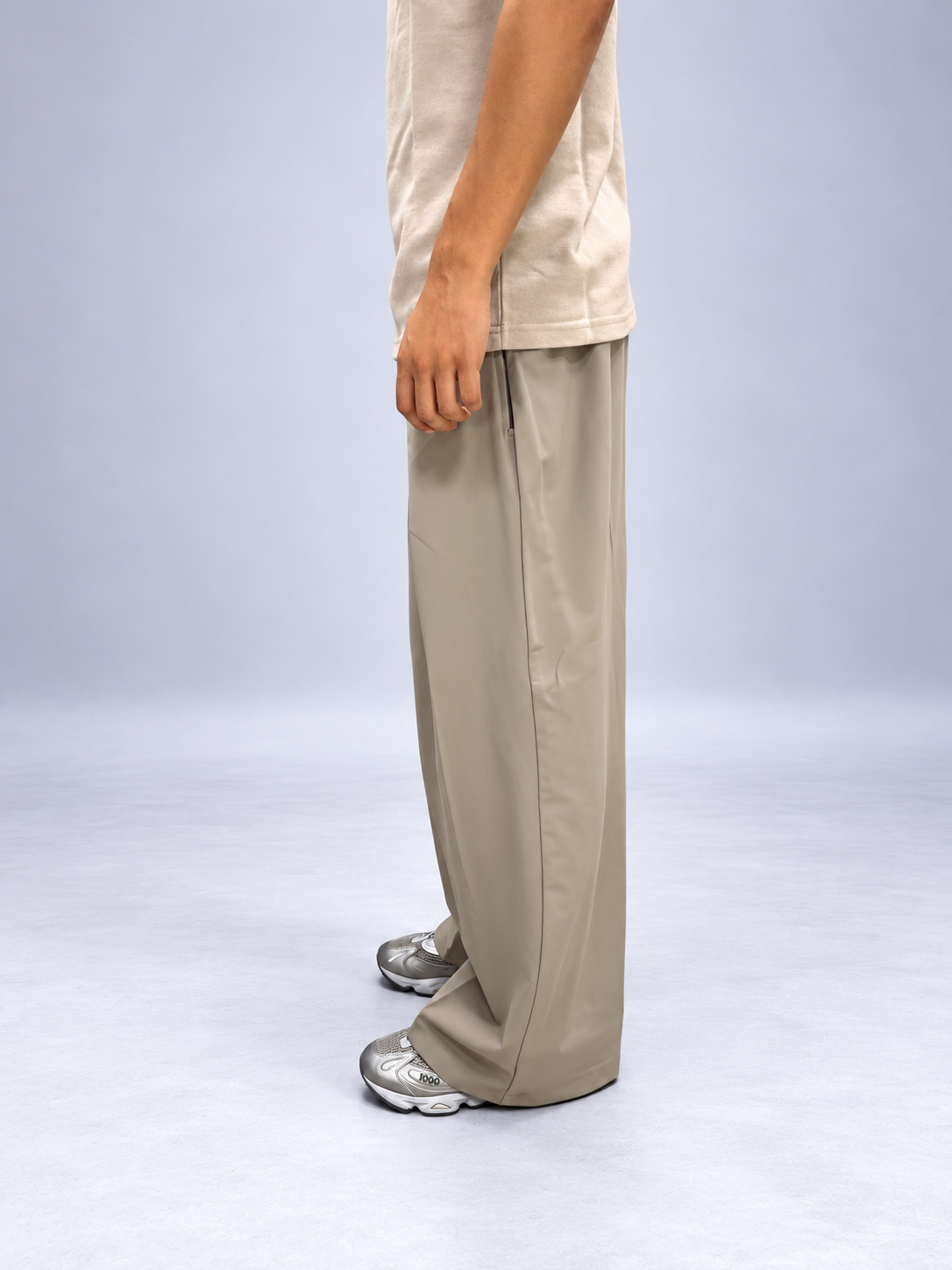 PANTALONI LOOSE FIT TORTORA CON VITA ELASTICIZZATA E PINCE