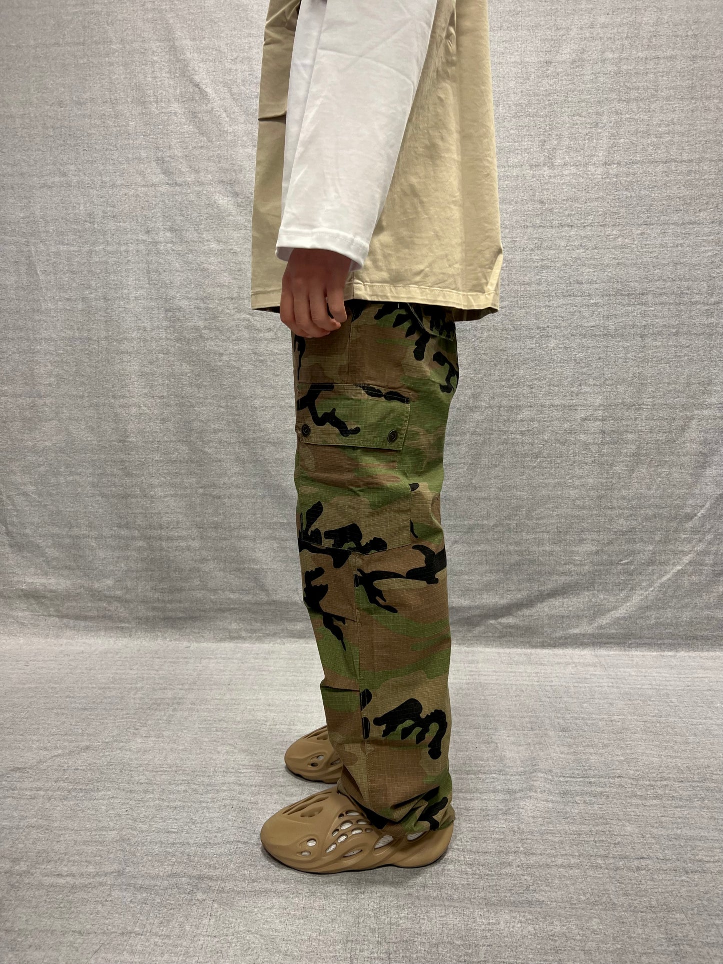 PANTALONI CARGO RELAXED FIT CAMOUFLAGE MILITARE CON TASCHE UTILITY