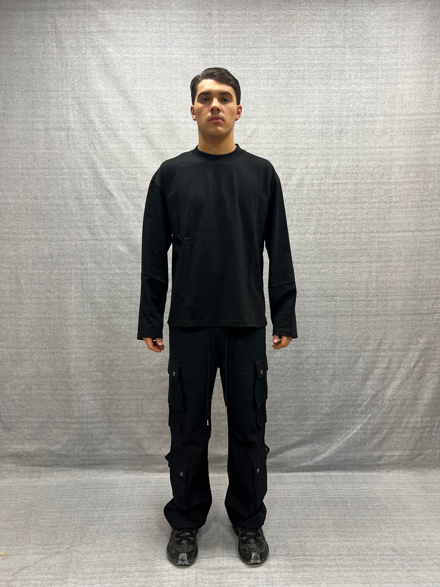 PANTALONI PARACHUTE CARGO RELAXED FIT NERI CON TASCHE UTILITY