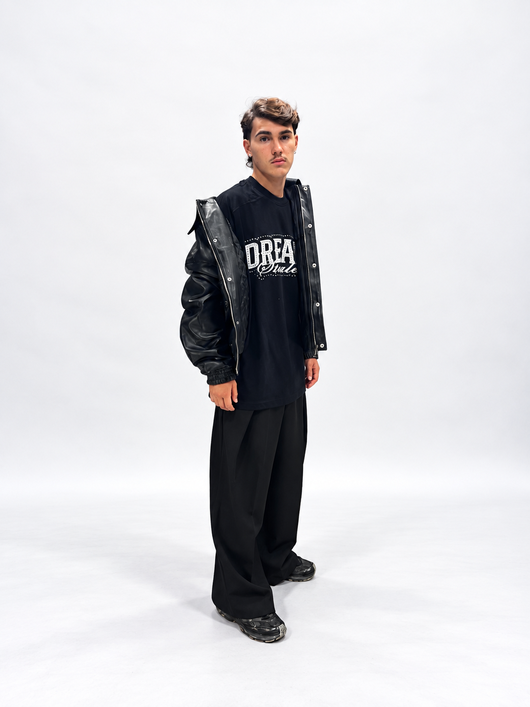 GIUBBINO BOMBER CROP FIT NERO TRAPUNTATO IN ECOPELLE