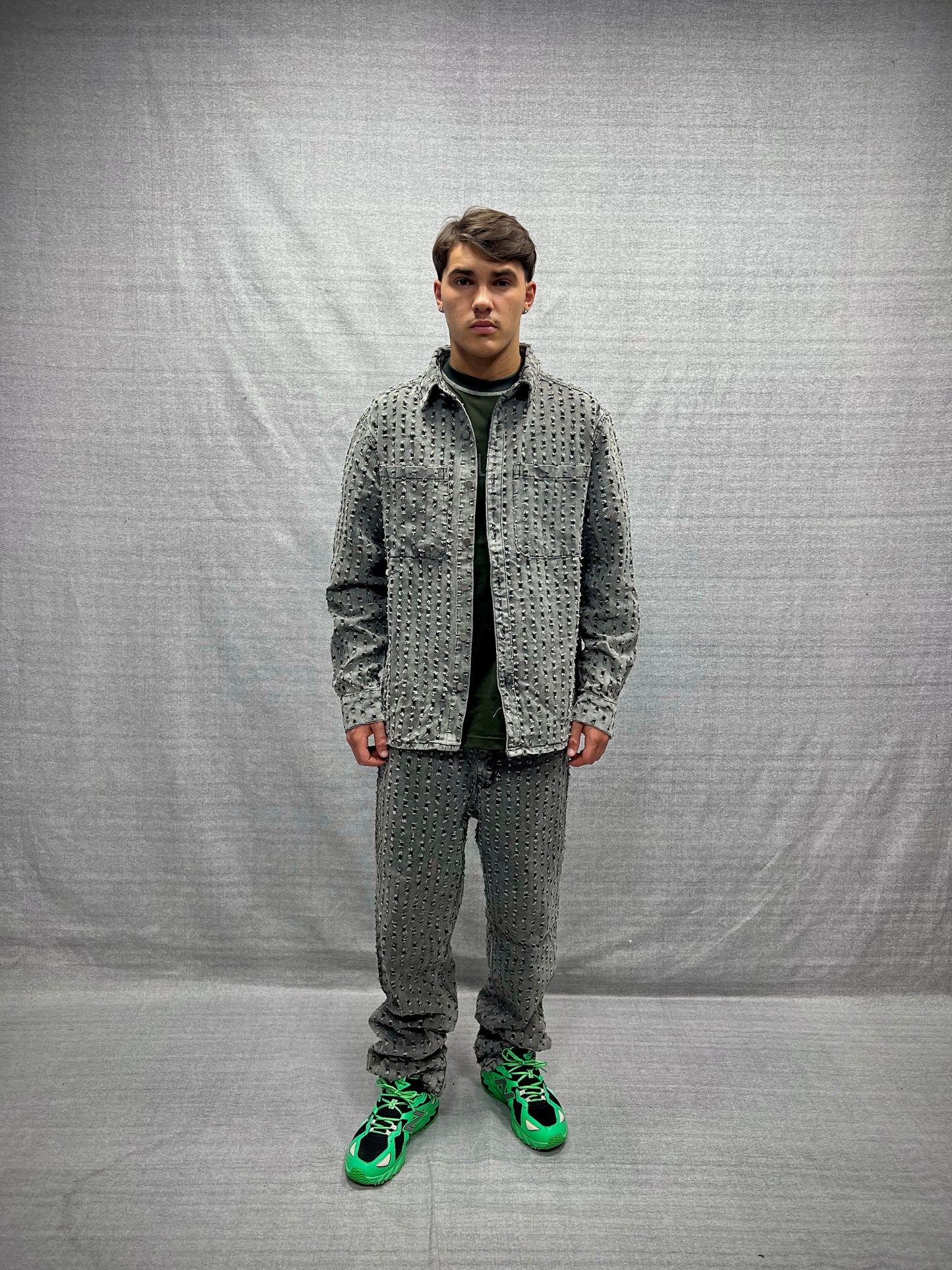 COORDINATO REGULAR FIT GRIGIO IN DENIM CON MICROABRASIONI