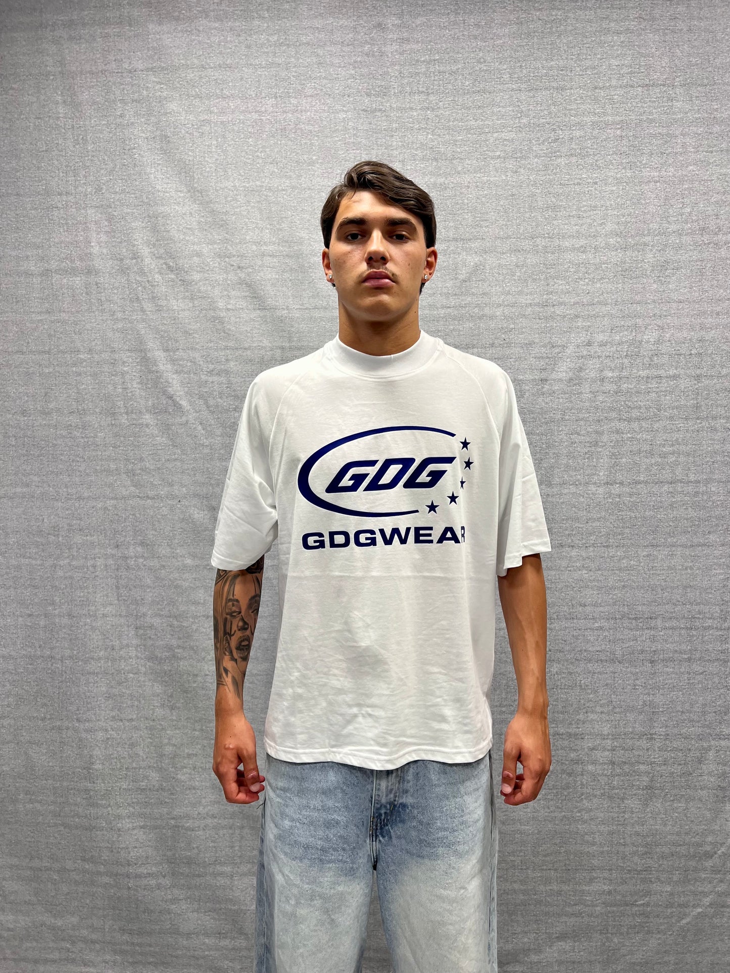 WHITE BOXY FIT RAGLAN SLEEVE T-SHIRT WITH GRAPHIC PRINT