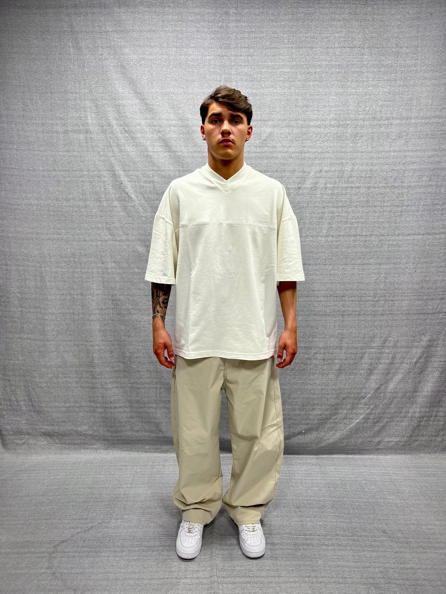 PANTALONI BALLOON FIT BEIGE CHIARO IN TESSUTO TECNICO