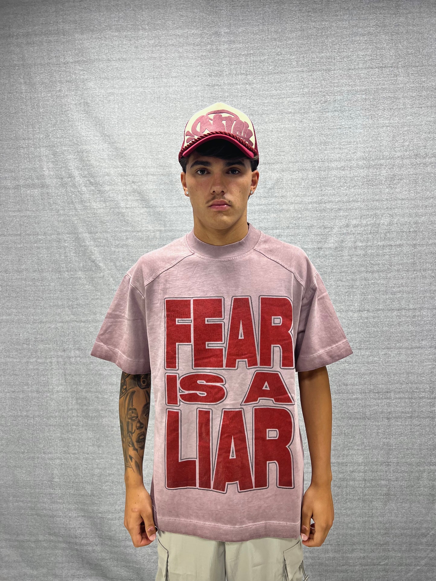 T-SHIRT BOXY FIT ROSA CON STAMPA GRAFICA SLAVATA