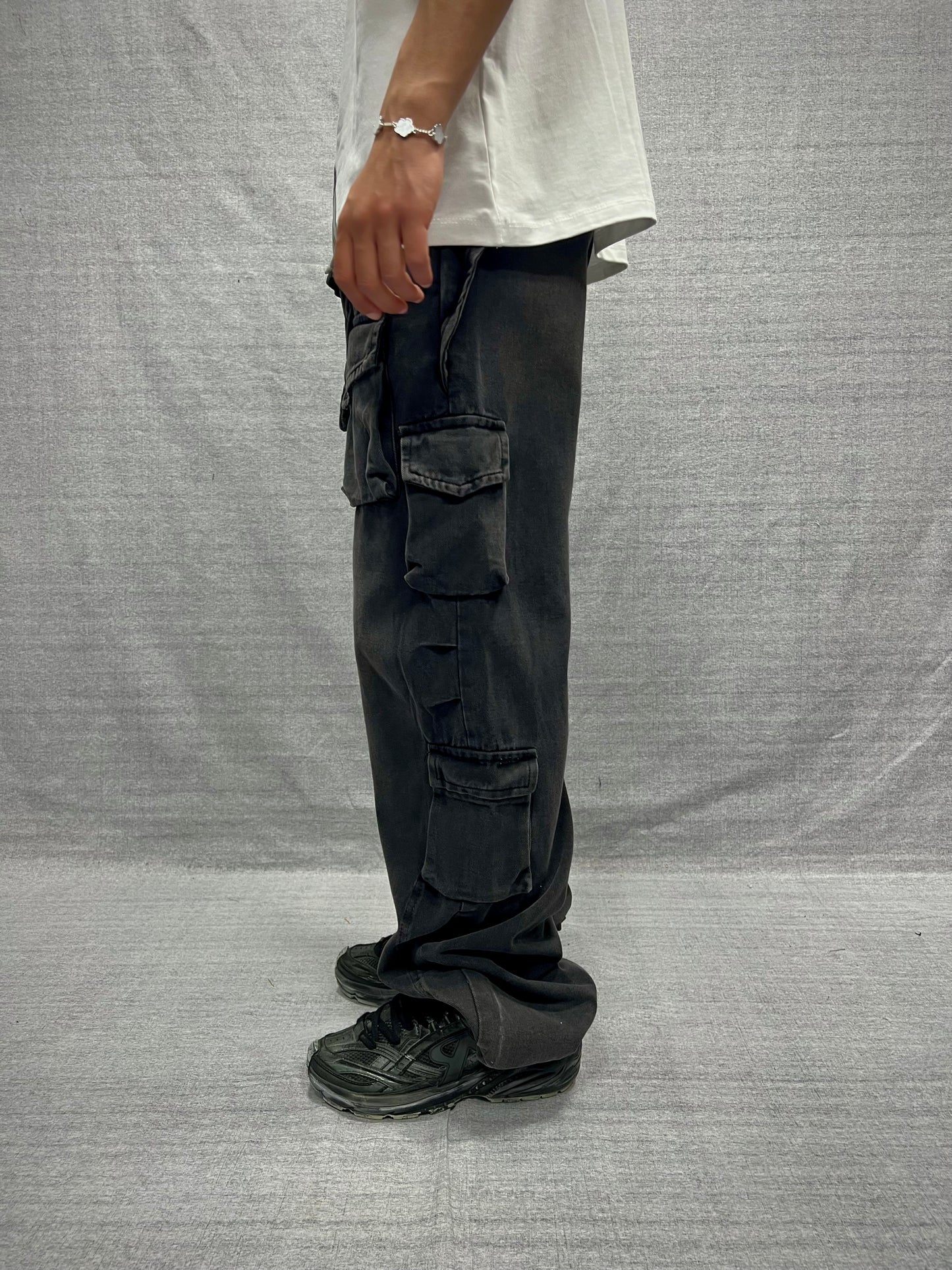 BLACK STONE WASH BAGGY FIT PARACHUTE CARGO JEANS
