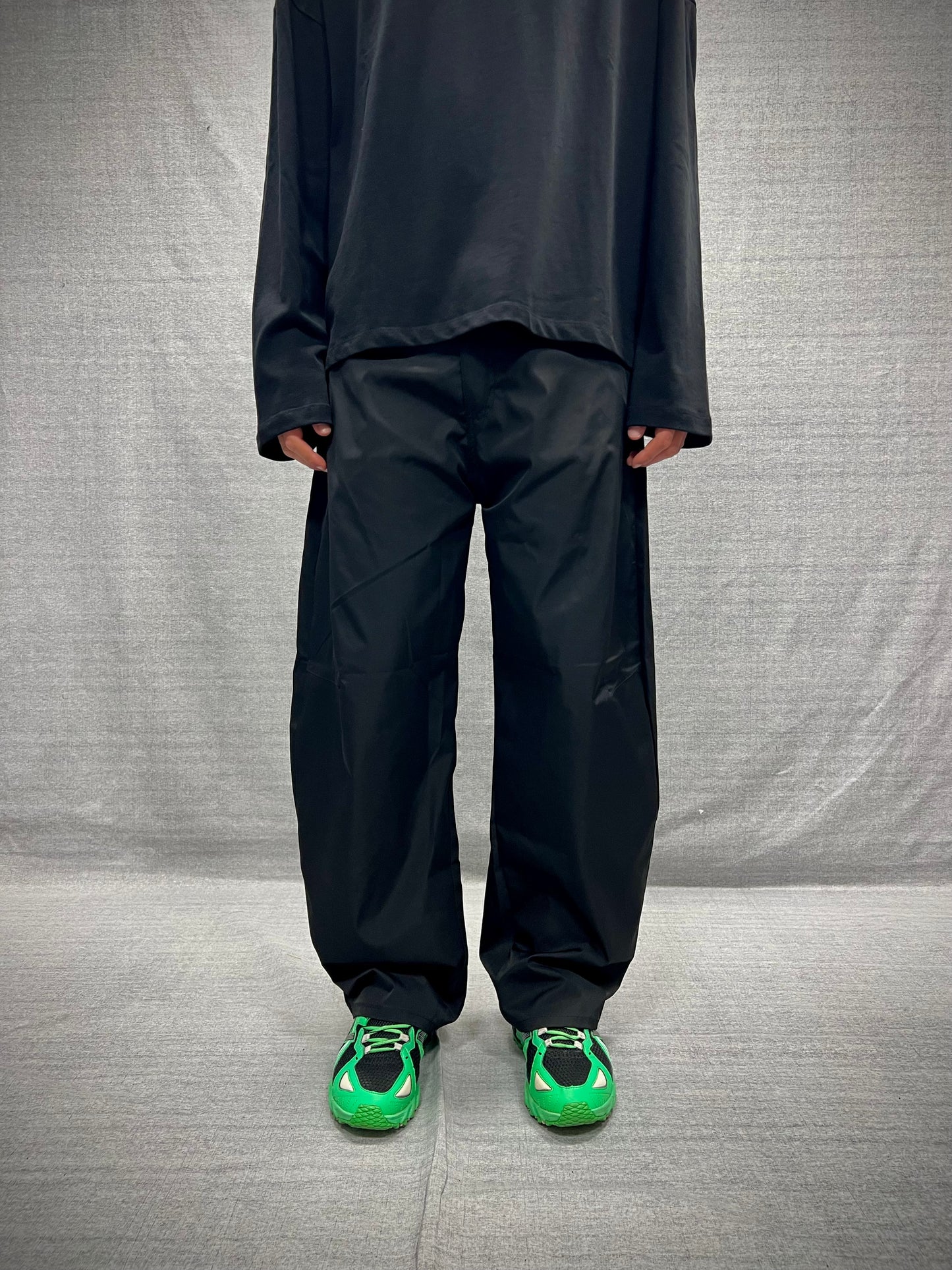 PANTALONI BALLOON FIT NERI IN TESSUTO TECNICO
