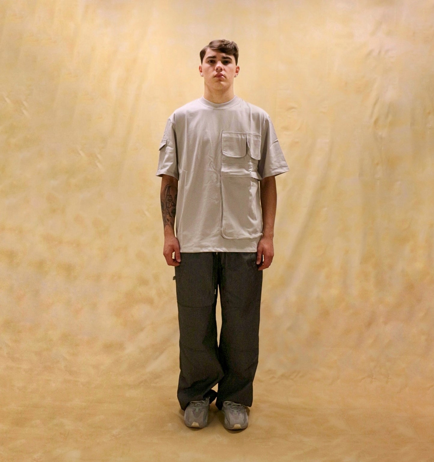 T-SHIRT BOXY FIT GRIGIO PIETRA CON TASCHE UTILITY HEAVY WEIGHT