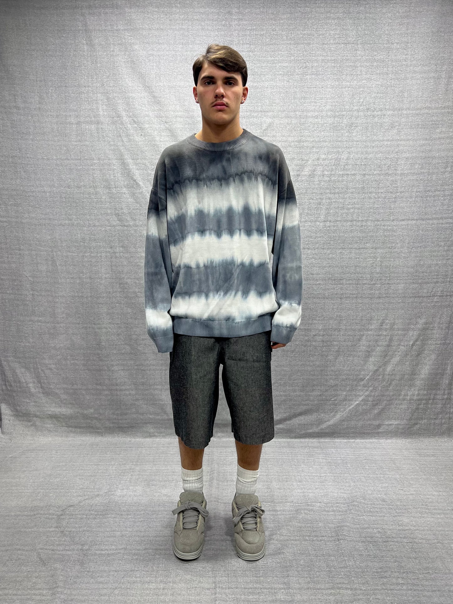 MAGLIONE RELAXED FIT GRIGIO E BIANCO EFFETTO TIE DYE