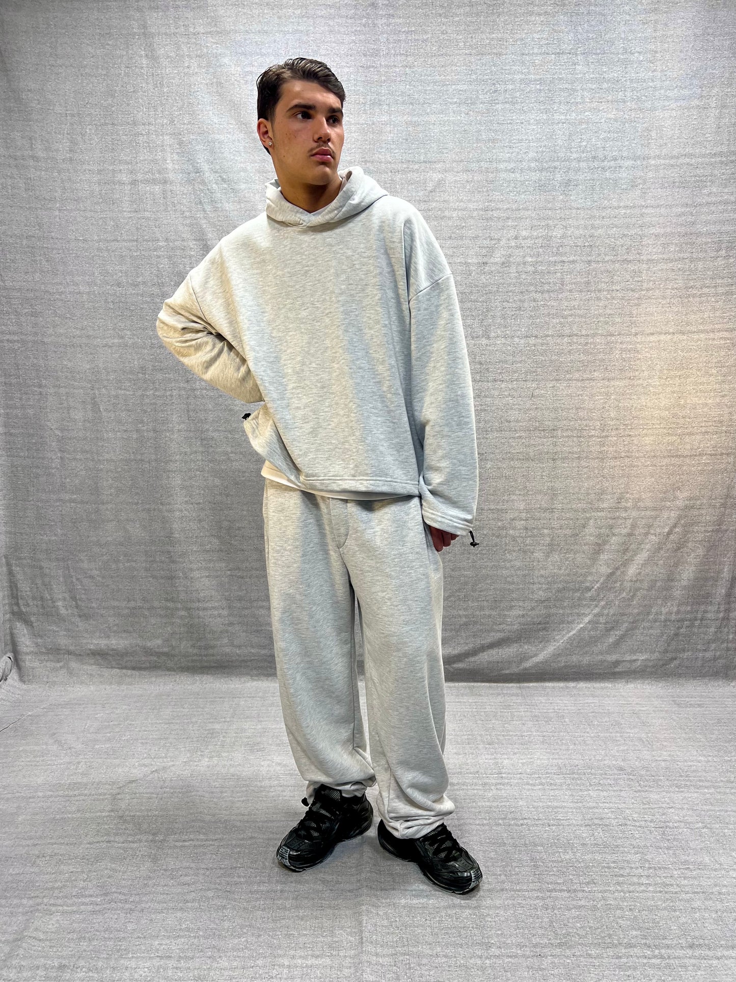 TUTA RELAXED FIT GRIGIA CON CAPPUCCIO E COULISSE